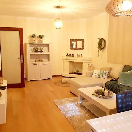With 2 Bedrooms In With Wonderful City View And Wifi 35 Km From The Beach Braga