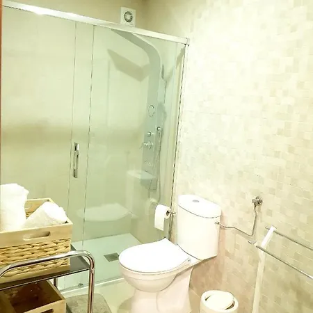 With 2 Bedrooms In With Wonderful City View And Wifi 35 Km From The Beach Apartmán *