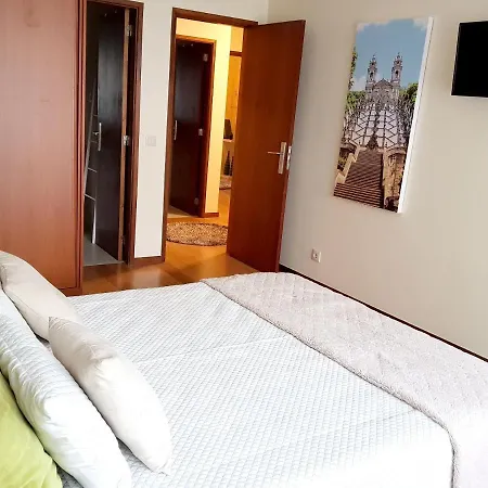 With 2 Bedrooms In With Wonderful City View And Wifi 35 Km From The Beach Apartmán