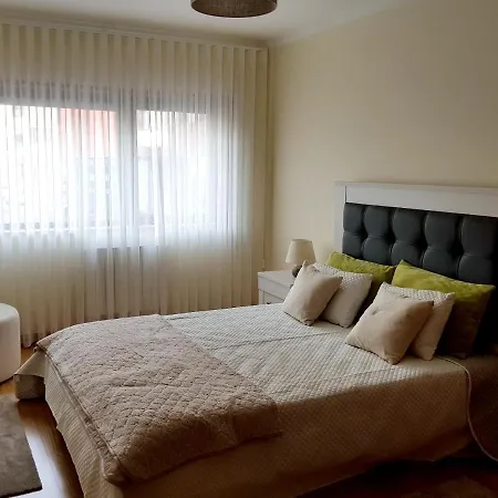 With 2 Bedrooms In With Wonderful City View And Wifi 35 Km From The Beach Apartmán Braga