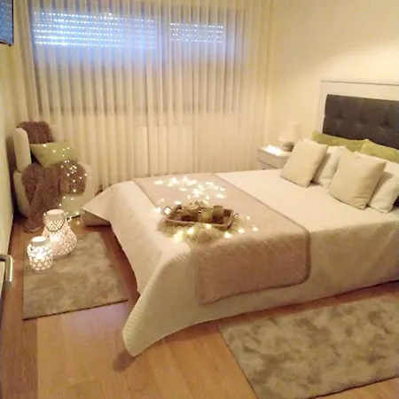 With 2 Bedrooms In With Wonderful City View And Wifi 35 Km From The Beach Apartmán