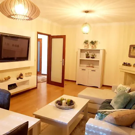With 2 Bedrooms In With Wonderful City View And Wifi 35 Km From The Beach *