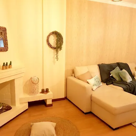 With 2 Bedrooms In With Wonderful City View And Wifi 35 Km From The Beach Apartmán Braga