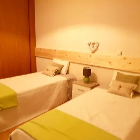With 2 Bedrooms In With Wonderful City View And Wifi 35 Km From The Beach Apartment *