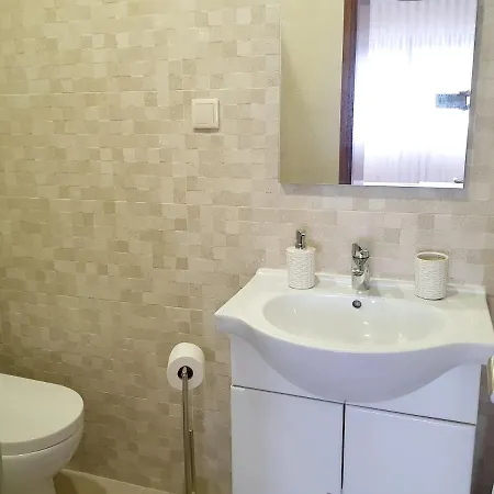 With 2 Bedrooms In With Wonderful City View And Wifi 35 Km From The Beach