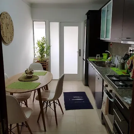With 2 Bedrooms In With Wonderful City View And Wifi 35 Km From The Beach