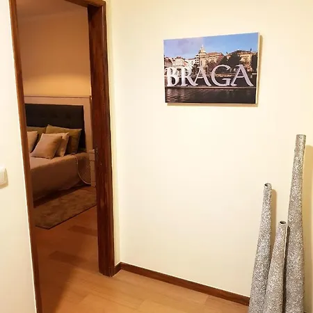With 2 Bedrooms In With Wonderful City View And Wifi 35 Km From The Beach Apartmán